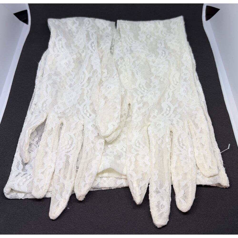Sexy Aris White Lace Opera Length Gloves 17 Inches Long Stretchy